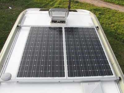 2 mal 180 Wp Solarmodul auf dem Wohnmobil
