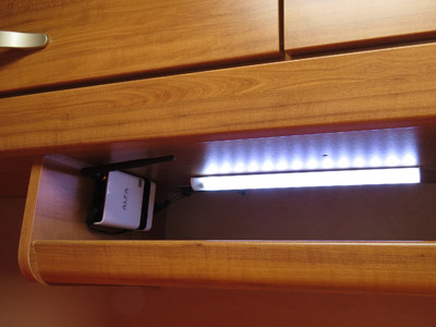 Alfa R36 Router und LED LAmpe